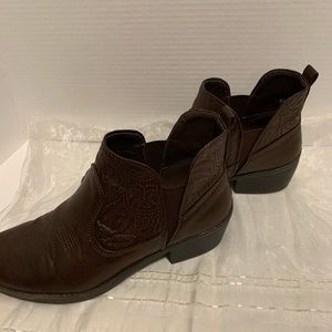Ankle boots/western style